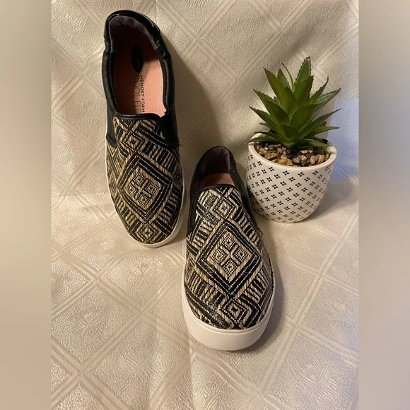 Dr Scholls Slip-ons - Picture 2 of 9